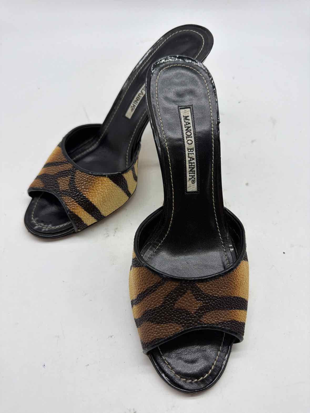 Pre-Owned Manolo Blahnik Black Size 37.5 Mule Heels | True Fashionistas.
