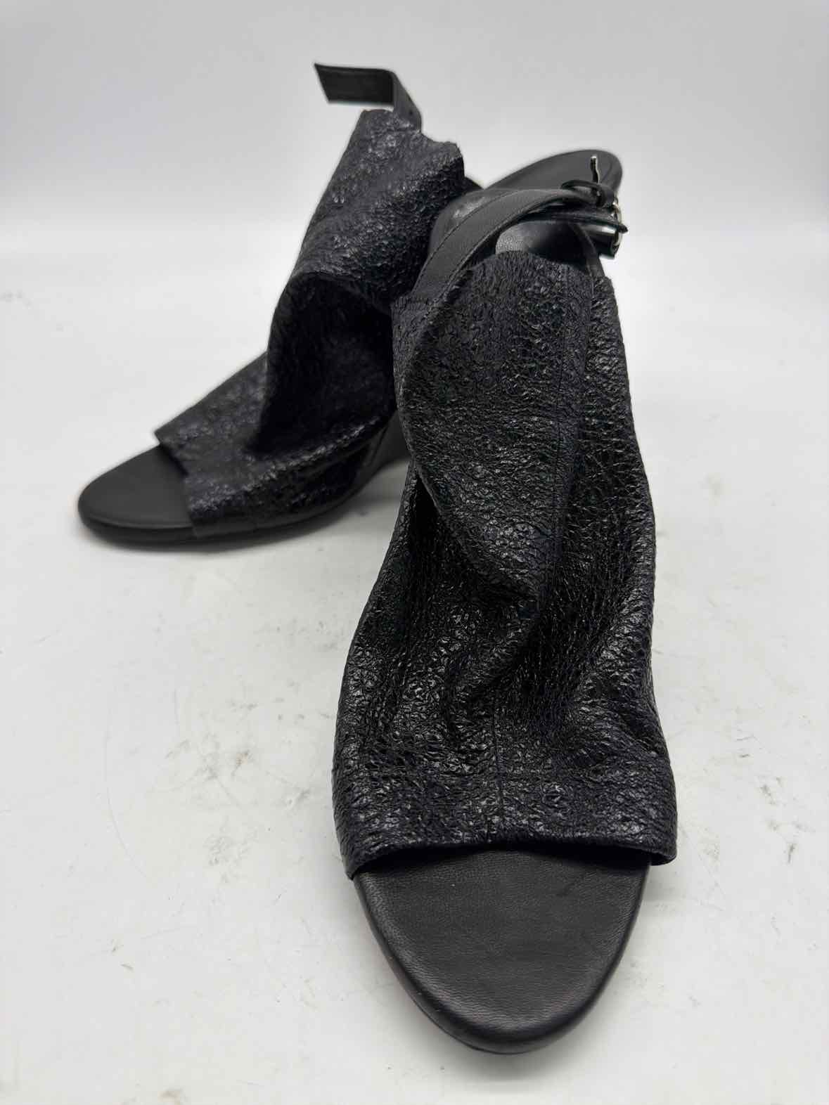 Pre-Owned Balenciaga Black Size 8.25 Caged Heels | True Fashionistas.