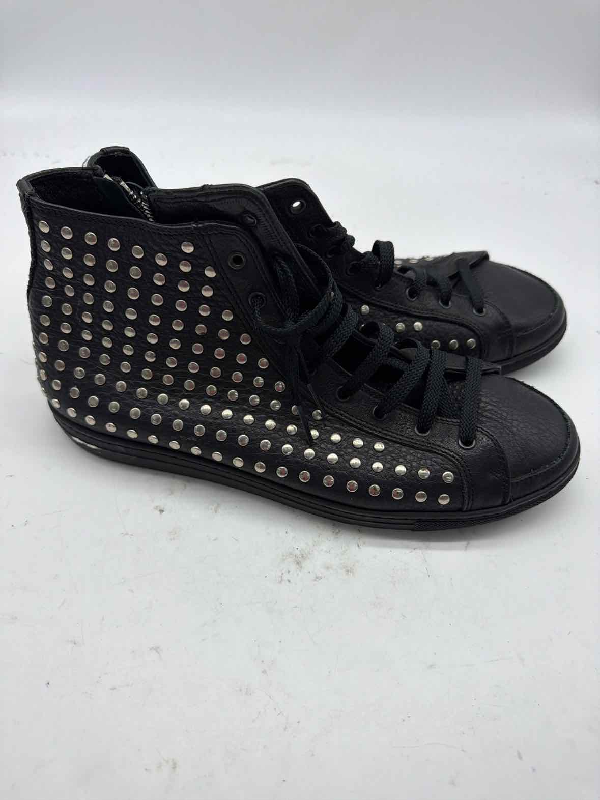 Pre-Owned Burberry Black 10 Leather Men's Sneakers | True Fashionistas.