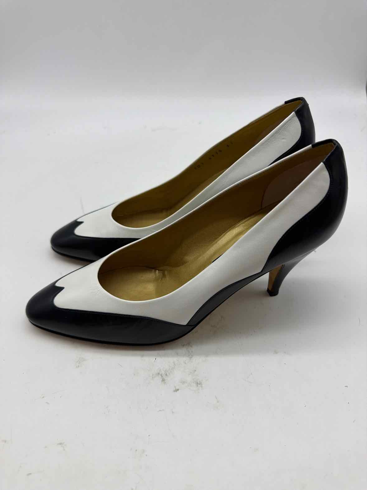 Pre-Owned Gucci White Size 7 Vintage Heels | True Fashionistas.