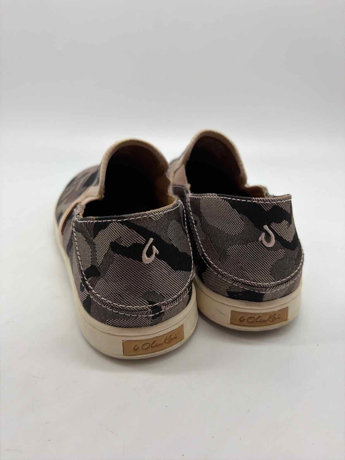 Pre-Owned Olukai Grey Size 9.5 Slip On Flats | True Fashionistas.