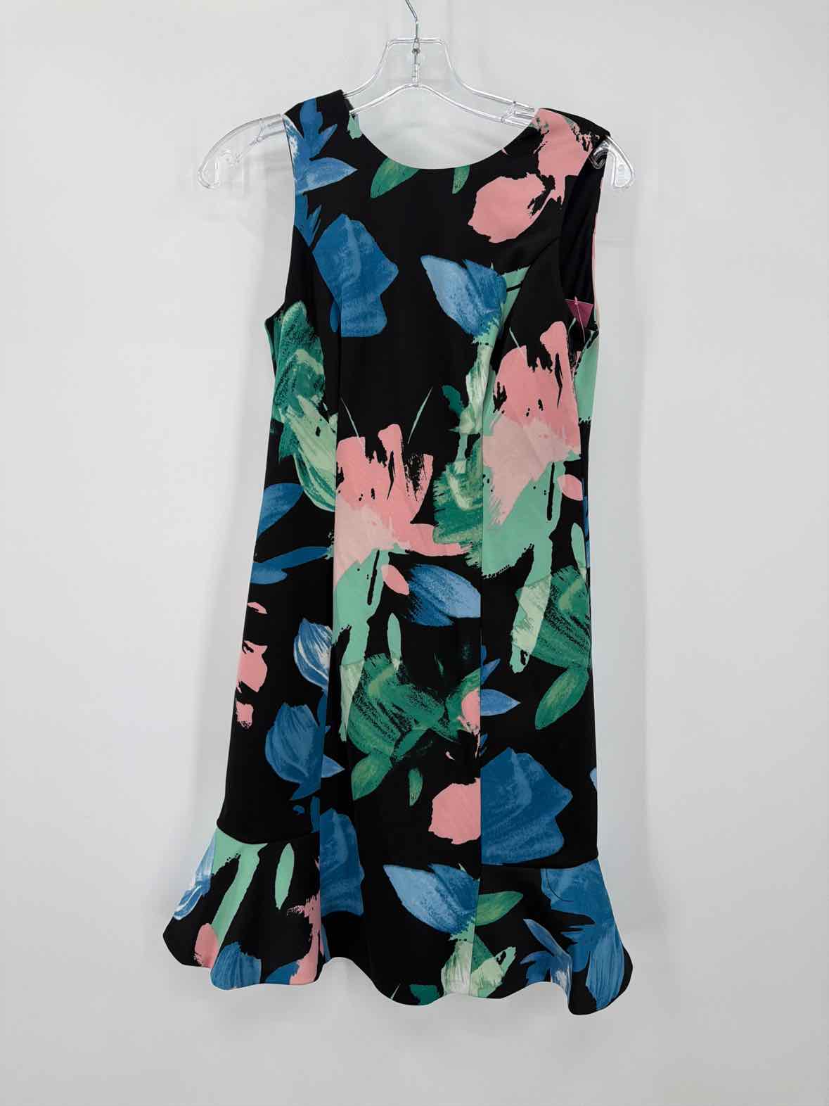 Pre-Owned Vince Camuto Black Size 2 Short Sleeveless Dress | True Fashionistas.