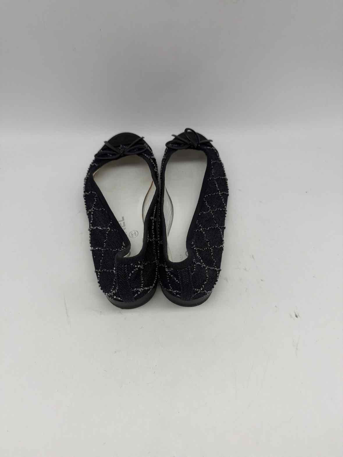 Pre-Owned Chanel Navy Size 36 Slip Flats | True Fashionistas.