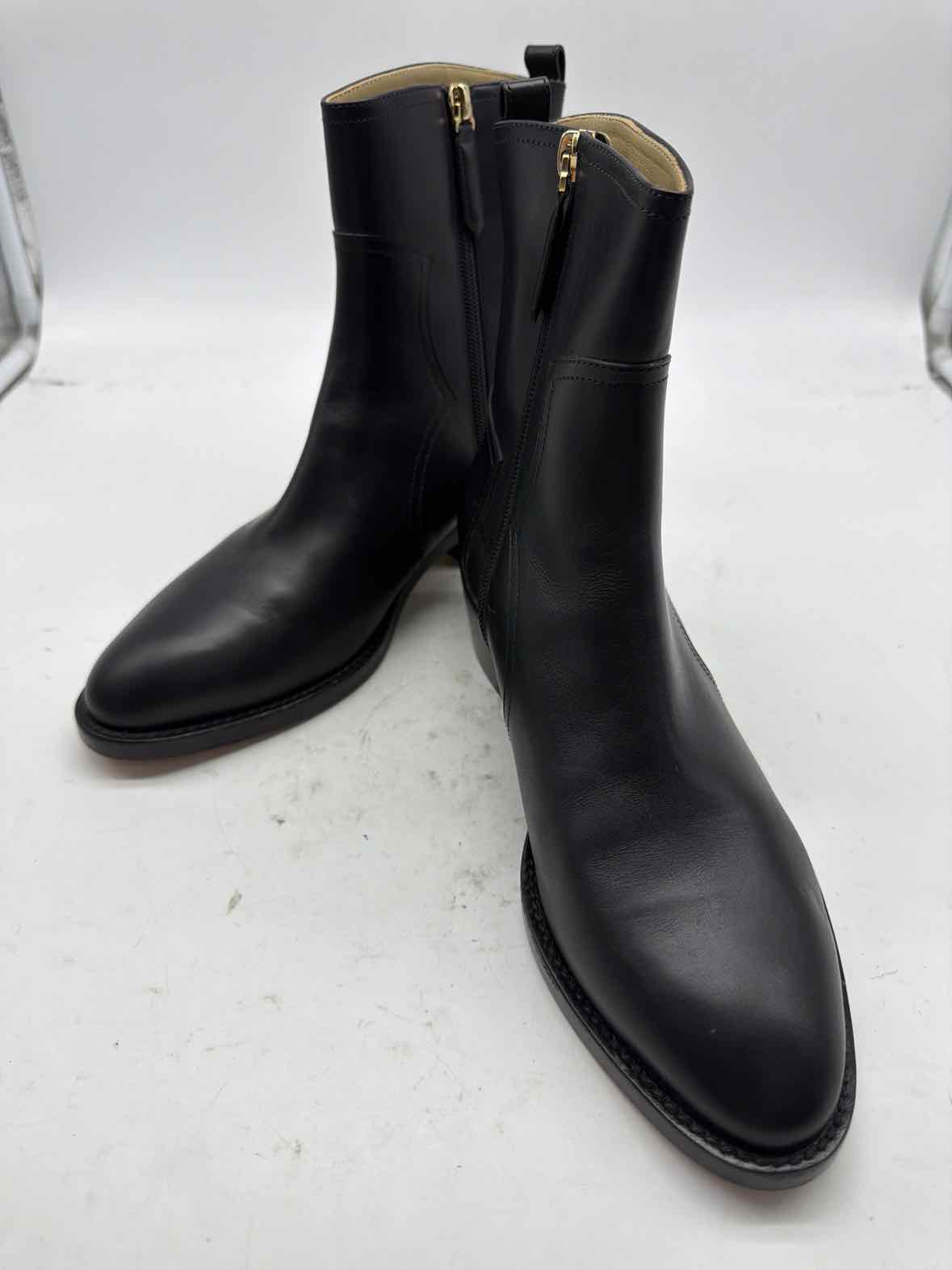 Pre-Owned Chanel Black Size 9 Leather Ankle Boots | True Fashionistas.