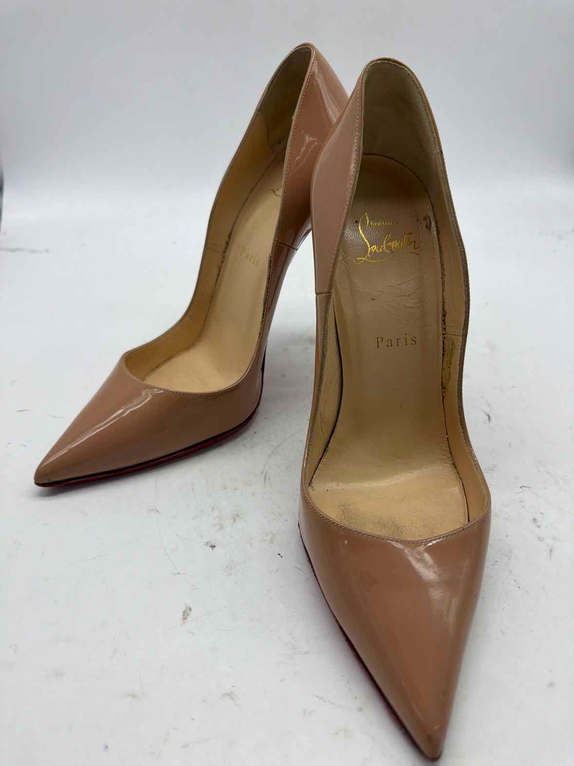 Pre-Owned Christian Louboutin Tan Size 9.5 Patent Leather Pump Heels | True Fashionistas.