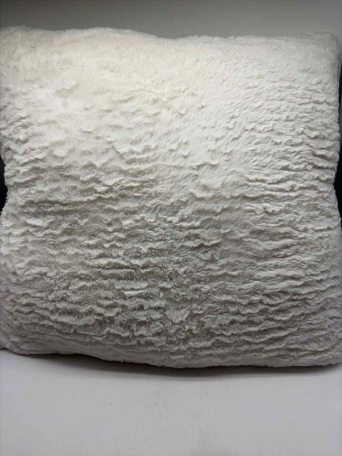 White Fabric Faux Fur Pillow | True Fashionistas.