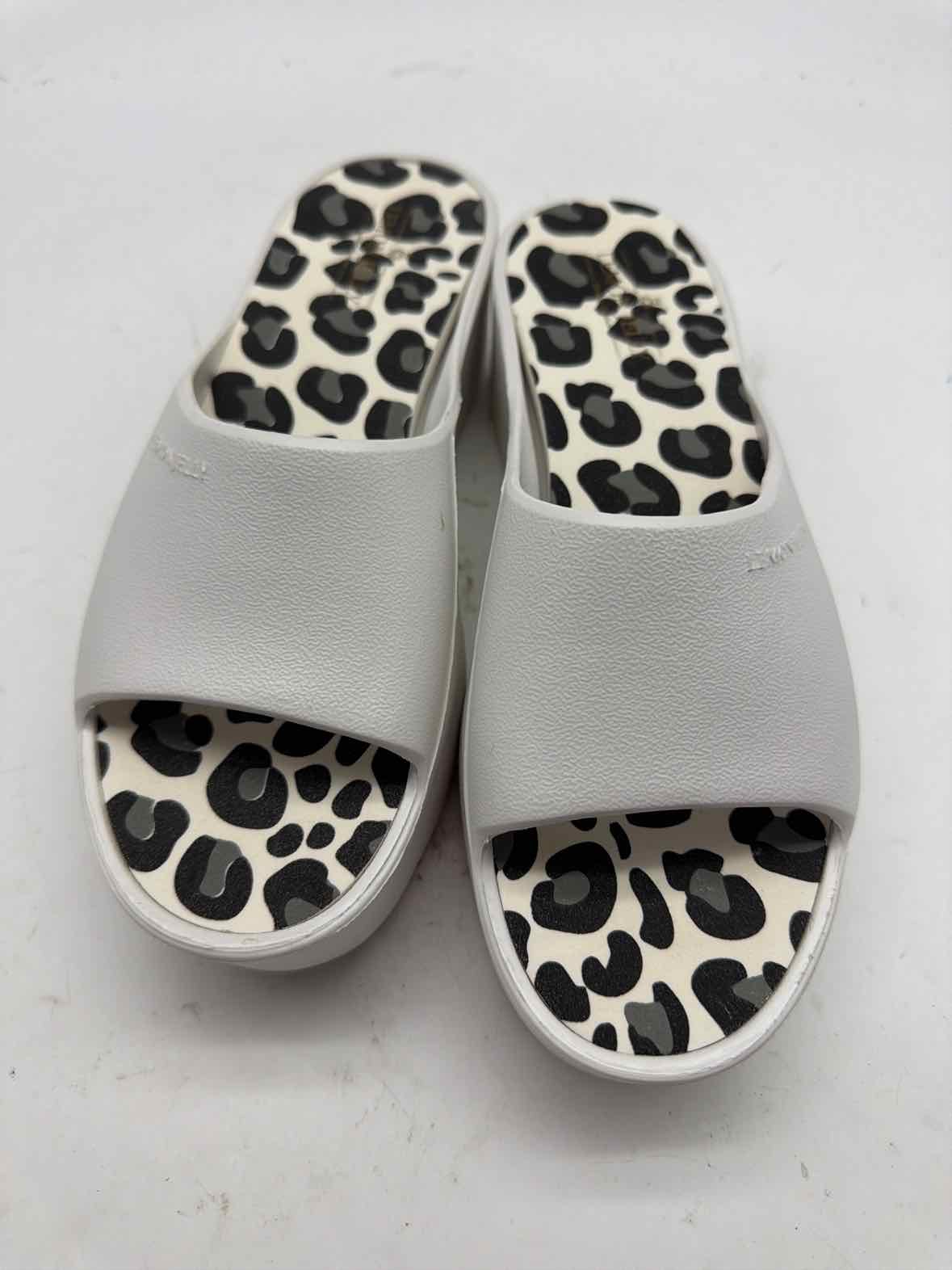 Pre-Owned Lemon Jelly White Size 10 Mule Sandals | True Fashionistas.