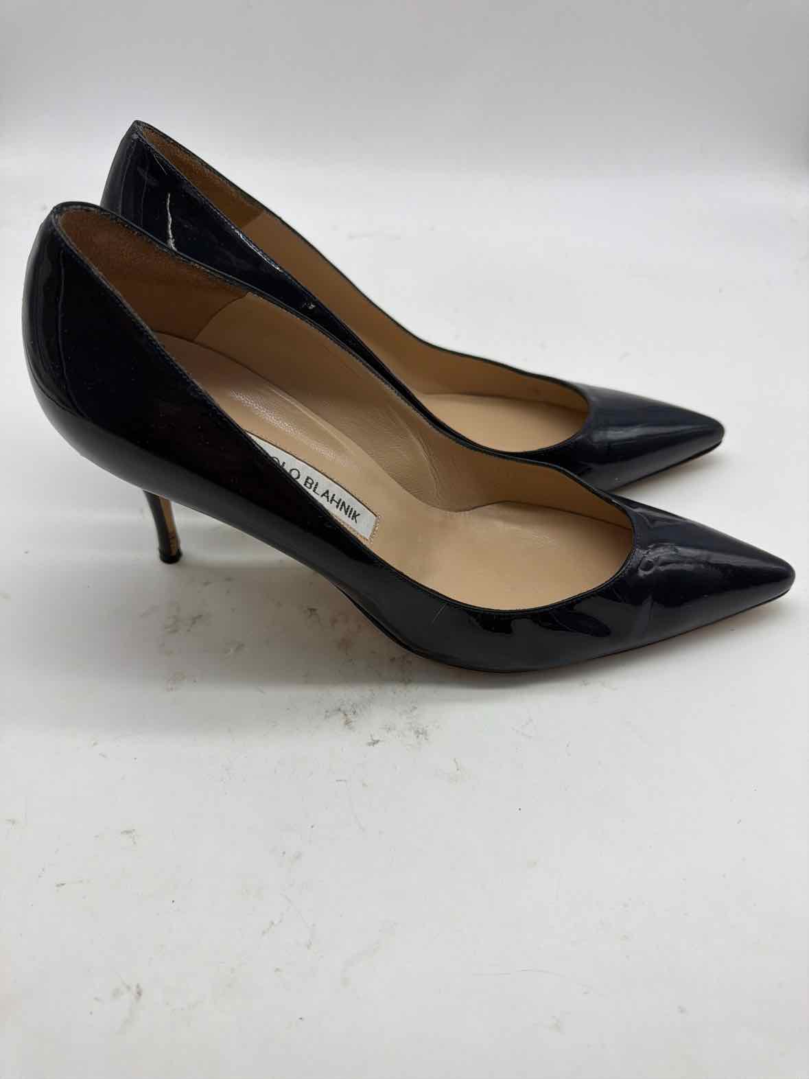 Pre-Owned Manolo Blahnik Navy Size 10 Patent Leather Pump Heels | True Fashionistas.