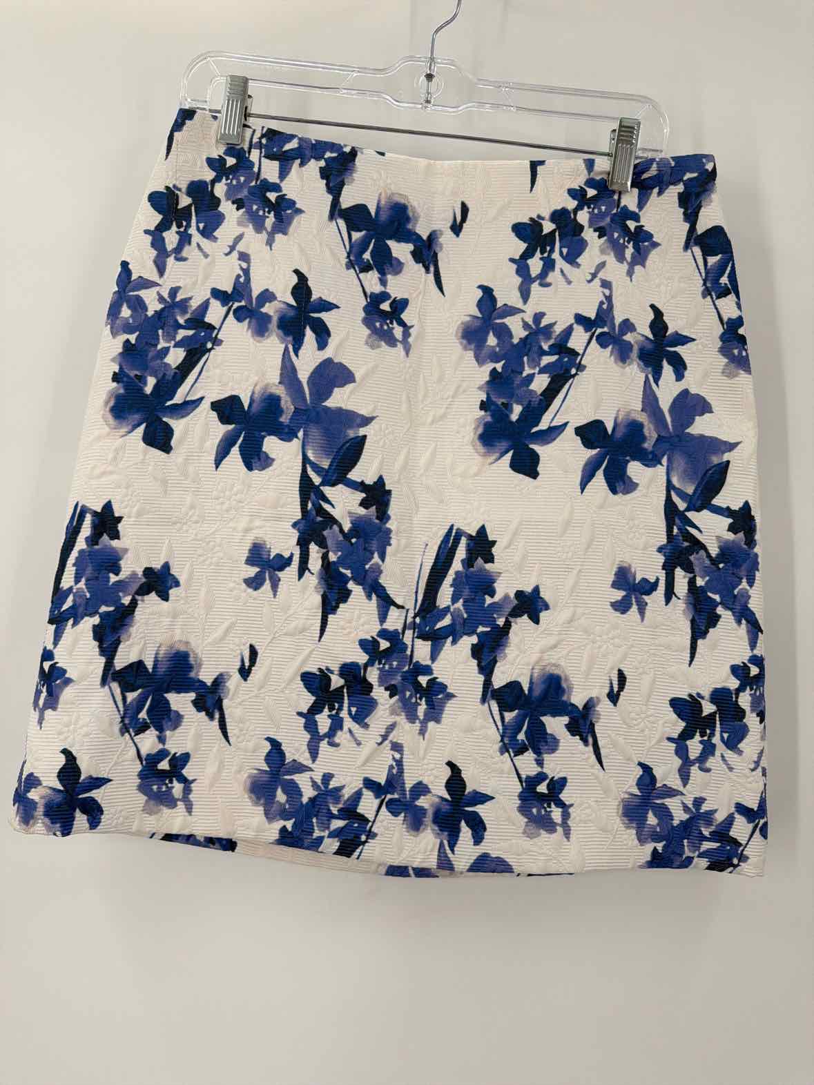 Pre-Owned W by Worth White Size 6 Pencil Skirt | True Fashionistas.