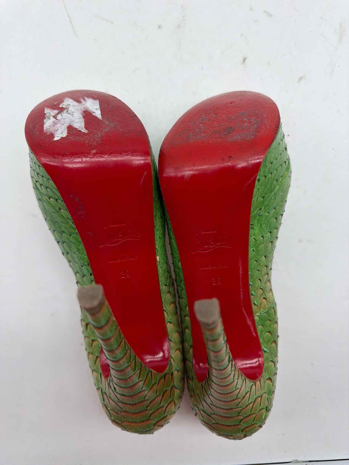 Pre-Owned Christian Louboutin Green Size 9 Stiletto Heels | True Fashionistas.