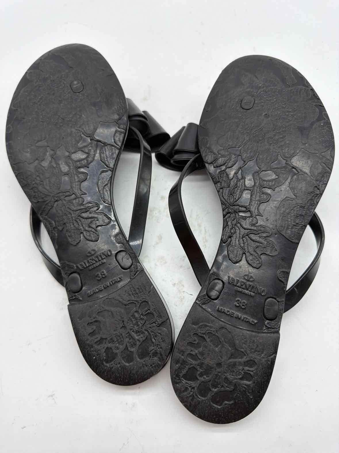 Pre-Owned Valentino Black Size 8 Jelly Thong Sandals | True Fashionistas.