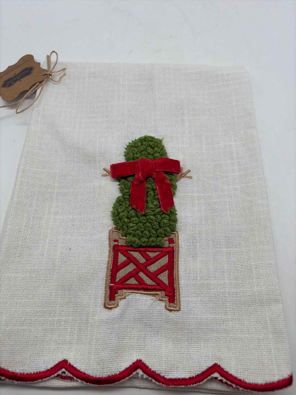 White Christmas Topiary Towel | True Fashionistas.