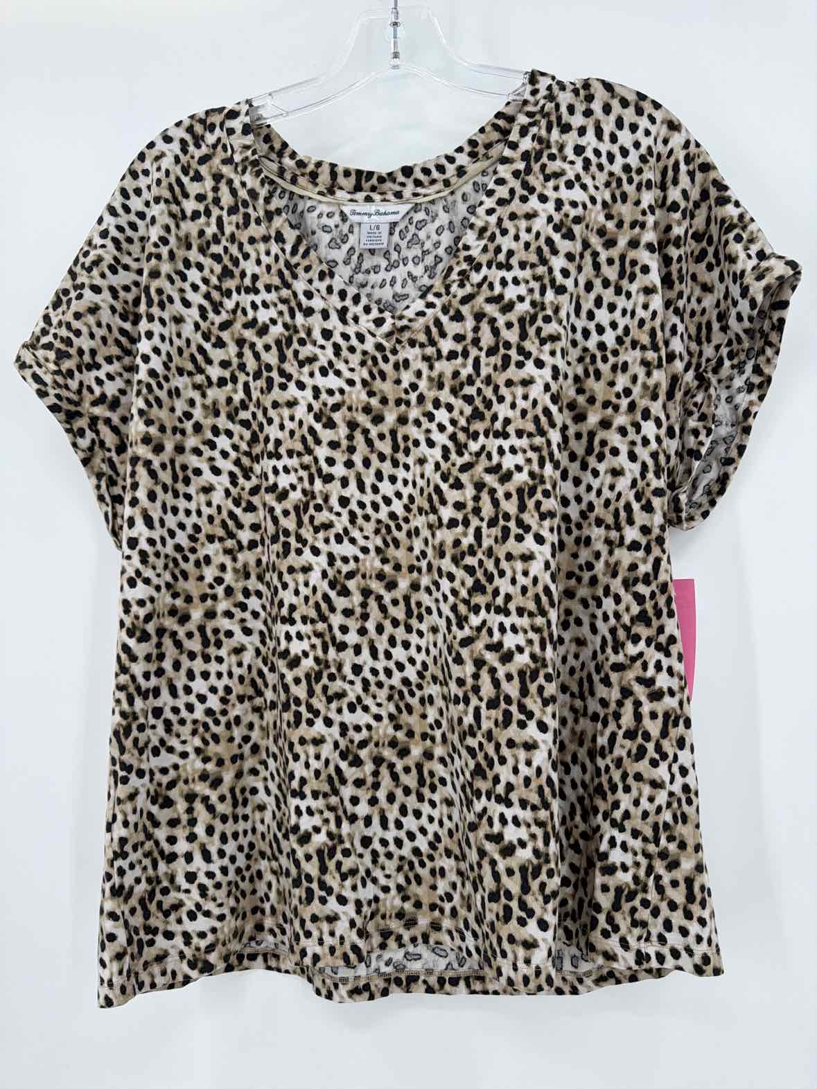 Pre-Owned Tommy Bahama Tan Size Large Leopard T-shirt | True Fashionistas.