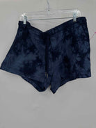 Pre-Owned Athleta Navy Size XL Printed Shorts | True Fashionistas.