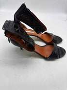 Pre-Owned Oscar de la Renta Black Size 11 Ankle Strap Heels | True Fashionistas.