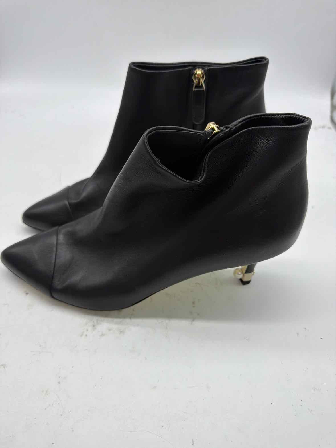 Pre-Owned Chanel Black Size 9.5 Leather Ankle Boot Boots | True Fashionistas.