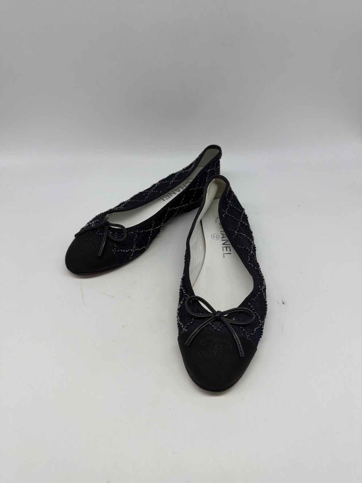 Pre-Owned Chanel Navy Size 36 Slip Flats | True Fashionistas.