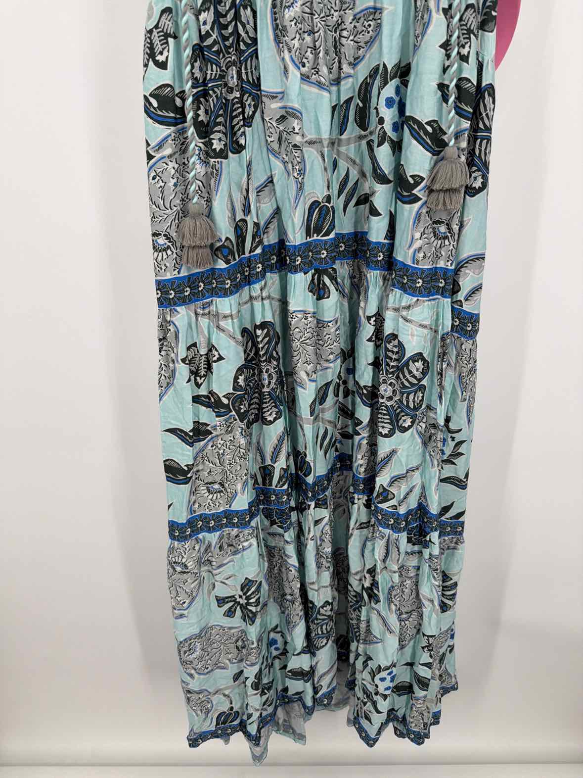 Pre-Owned Omika Blue Size Large Long Sleeveless Dress | True Fashionistas.
