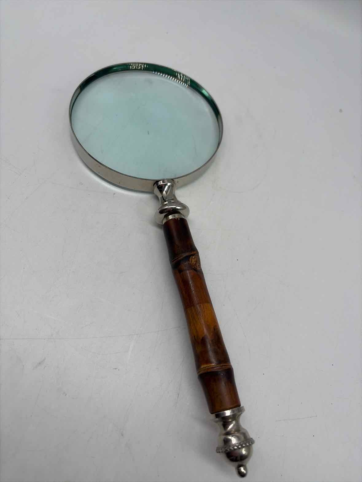 Magnifying Glass With Bamboo Handle | True Fashionistas.
