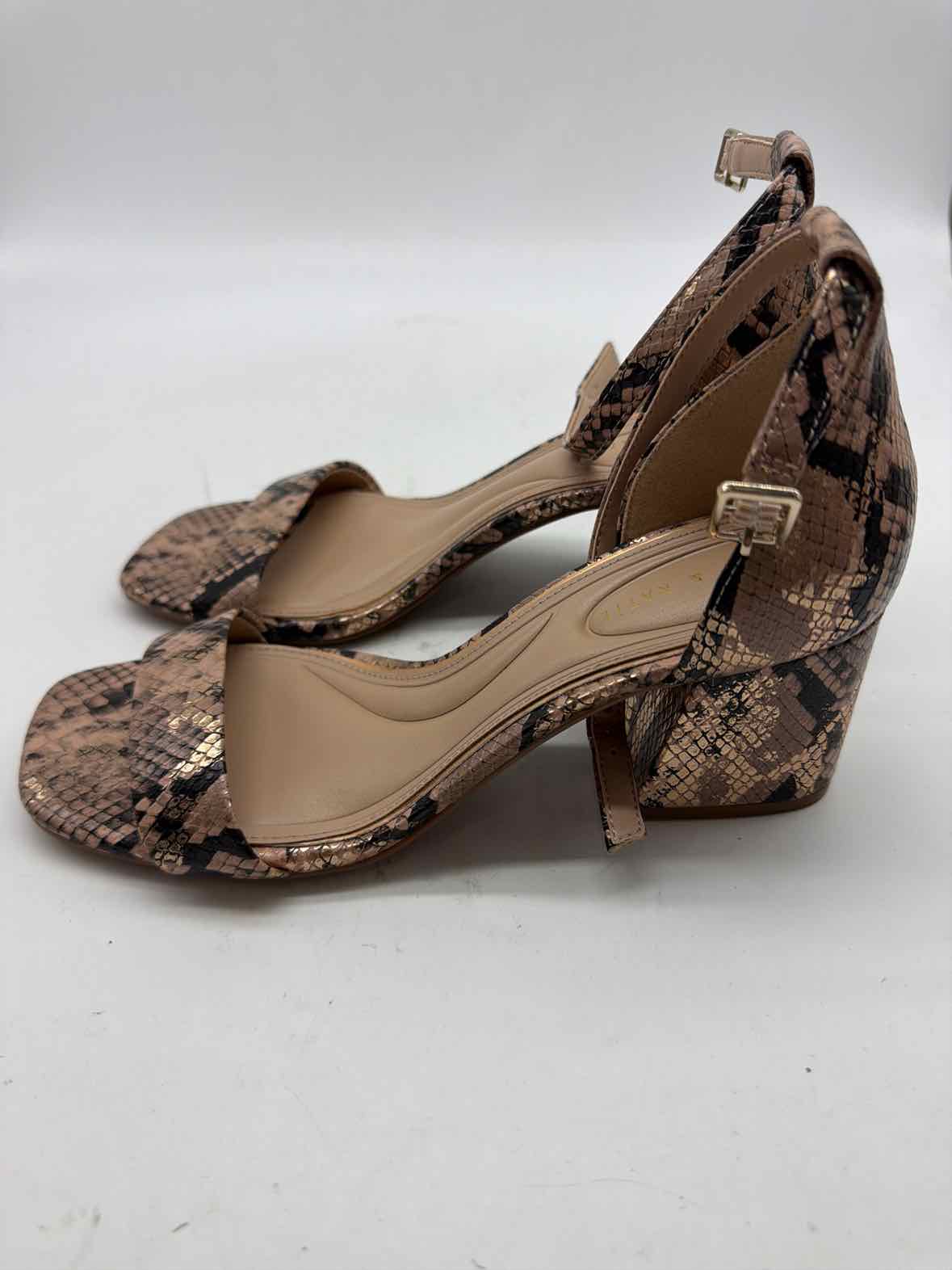 Pre-Owned Kelly & Katie Tan Size 7.5 Block Heel Heels | True Fashionistas.