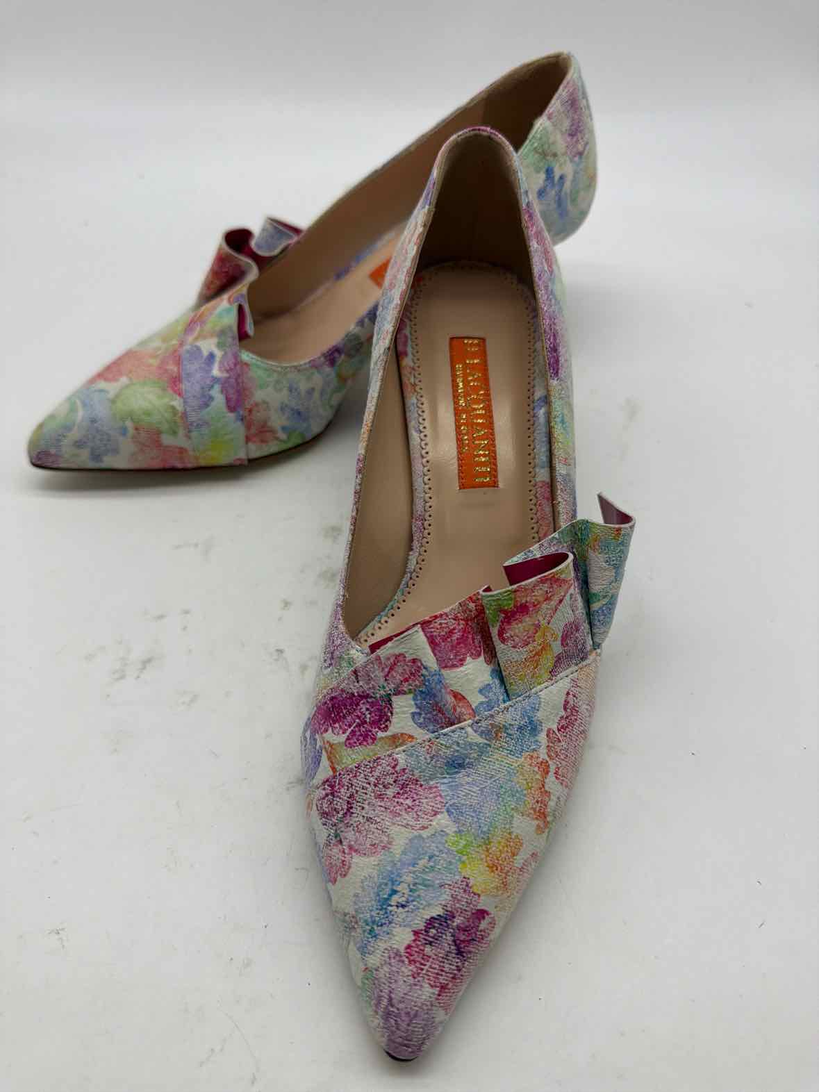 Pre-Owned D. Lacquaniti White Size 37 Pump Heels | True Fashionistas.