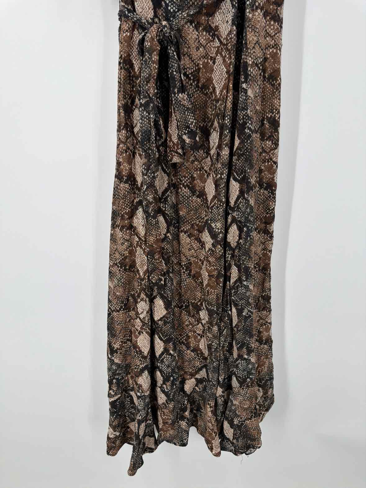 Pre-Owned Chelsea 28 Brown Size Medium Short Short Sleeve Dress | True Fashionistas.