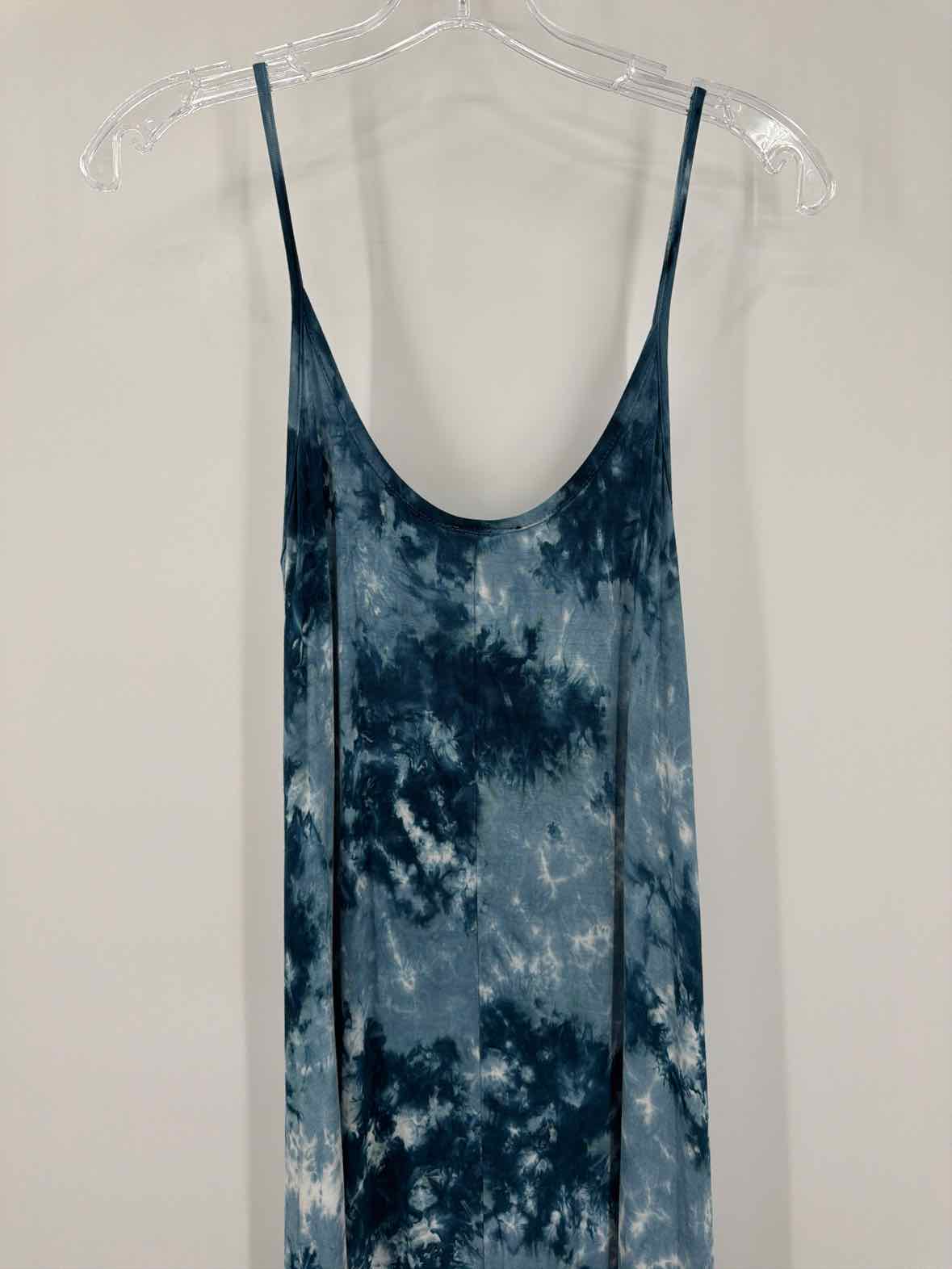 Pre-Owned Lace Blue Size Medium Long Sleeveless Dress | True Fashionistas.