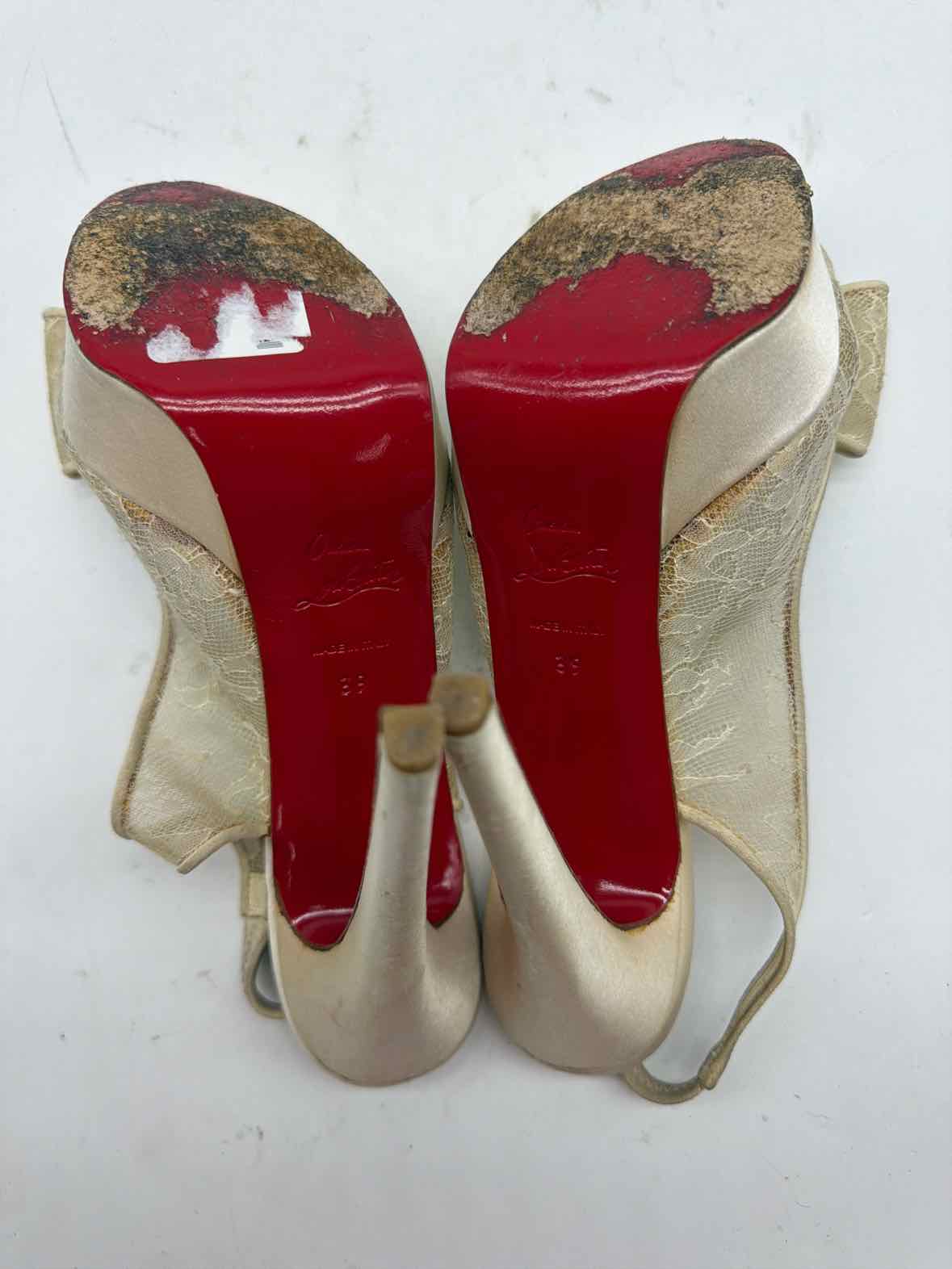 Pre-Owned Christian Louboutin Ivory Size 9 Lace Stiletto Heels | True Fashionistas.