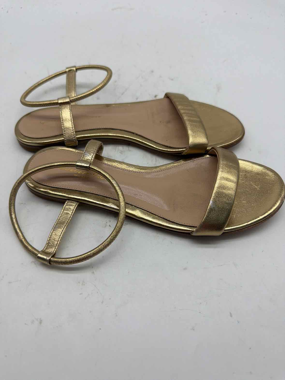 Pre-Owned Gianvito Rossi Gold Size 5 Strappy Sandals | True Fashionistas.