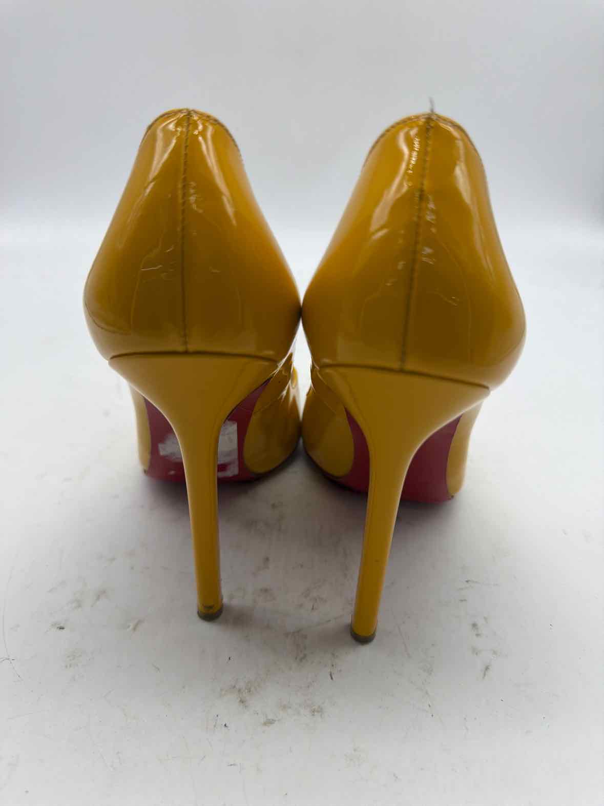 Pre-Owned Christian Louboutin Yellow Size 37 Pump Heels | True Fashionistas.