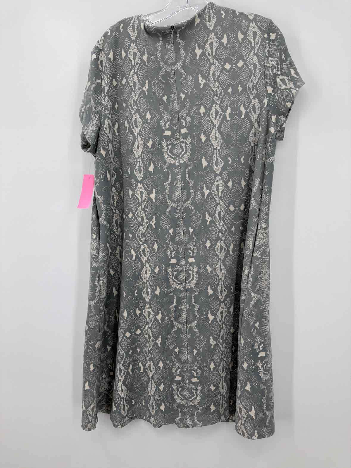Pre-Owned J Mclaughlin Grey Size XL Short Short Sleeve Dress | True Fashionistas.