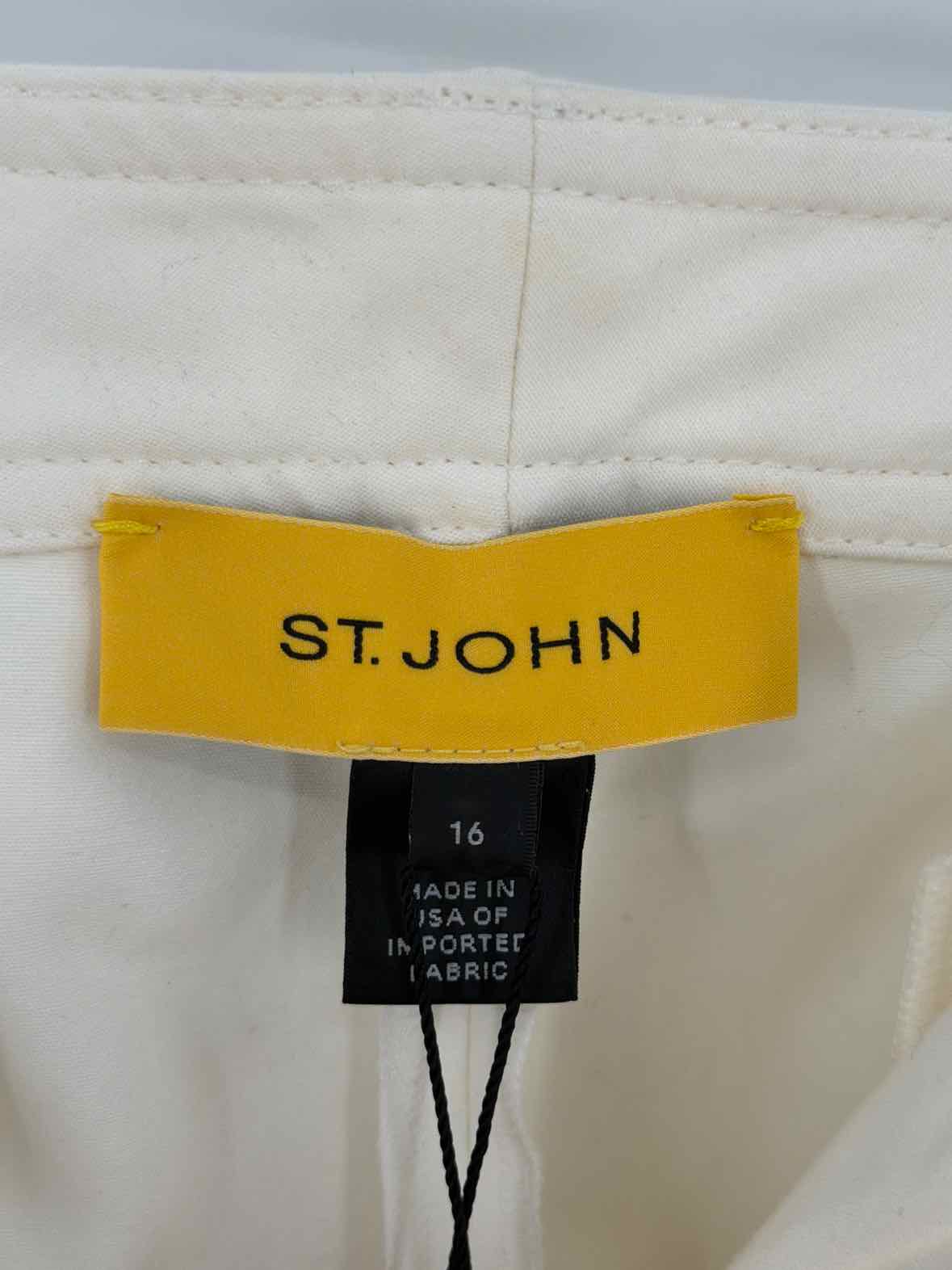 Pre-Owned St John Ivory Size 16 Basic Shorts | True Fashionistas.