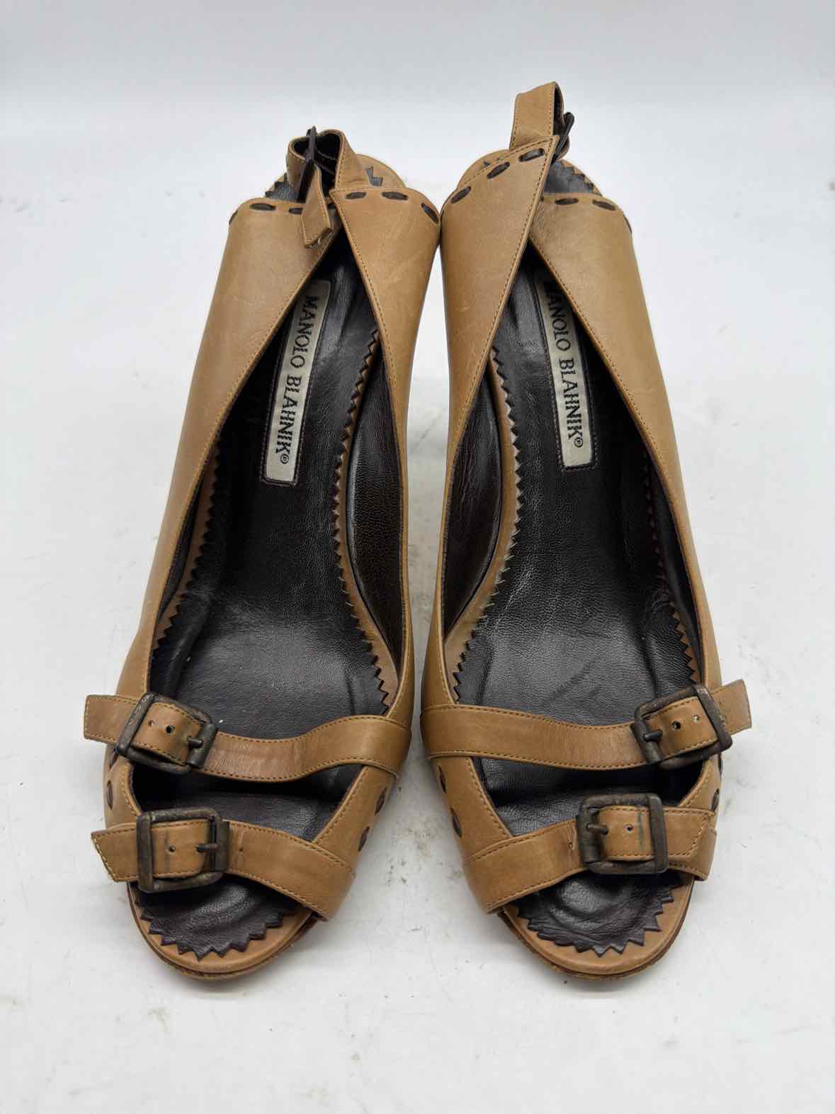 Pre-Owned Manolo Blahnik Tan Size 8.5 Slingback Heels | True Fashionistas.