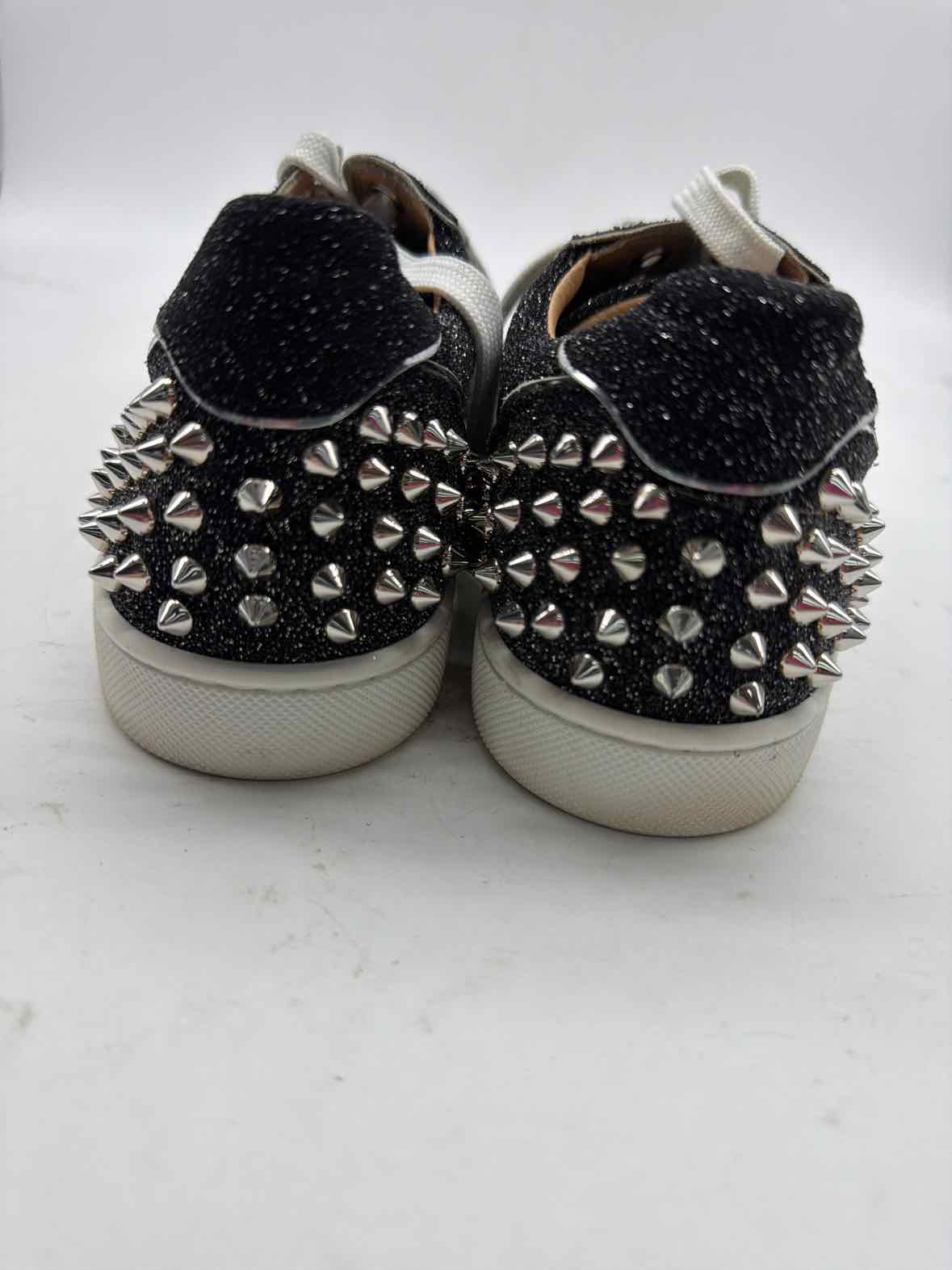 Pre-Owned Christian Louboutin Black Size 9.5 Fashion Sneaker Athletic Shoes | True Fashionistas.