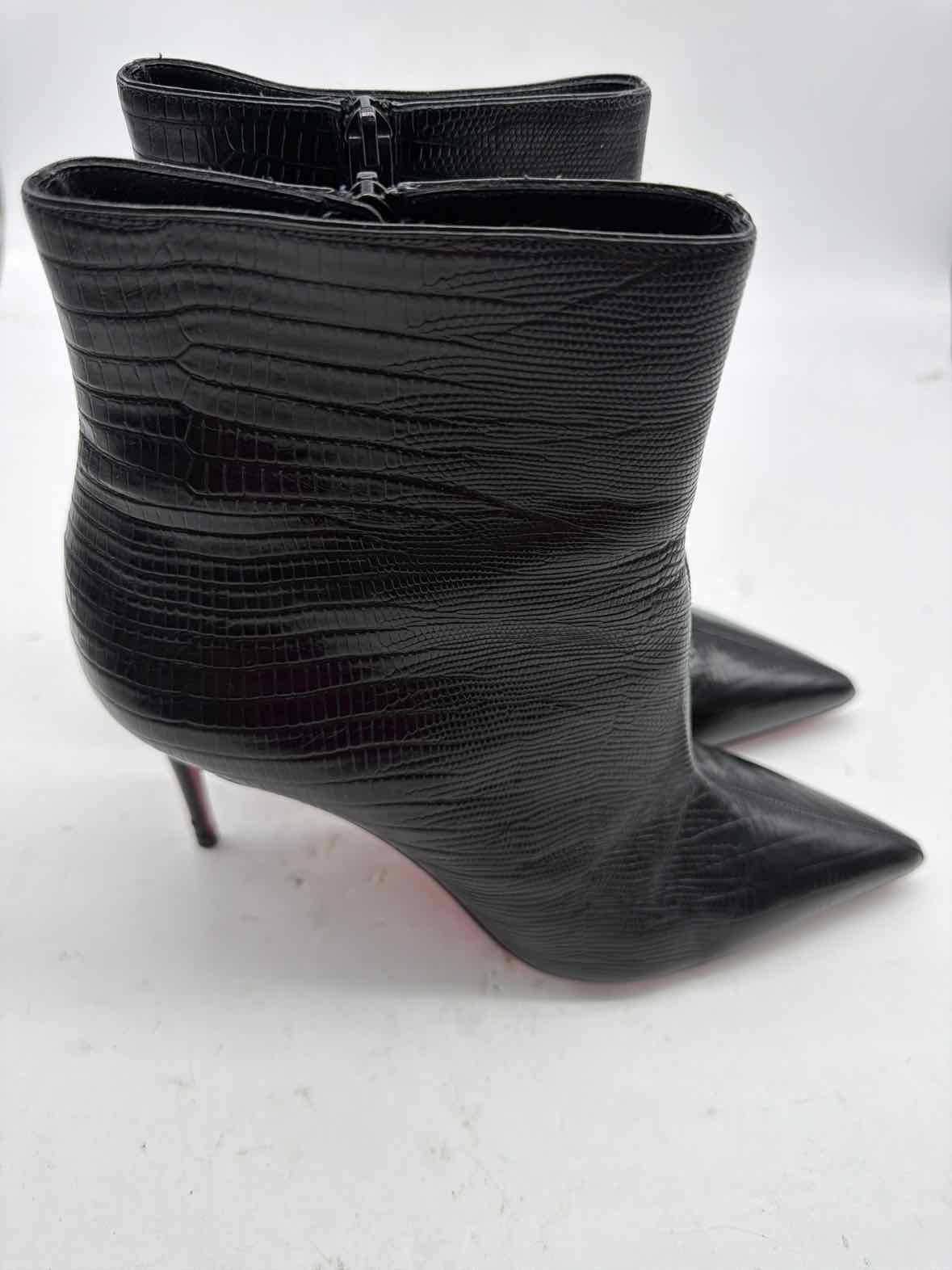 Pre-Owned Christian Louboutin Black Size 9.5 Leather Ankle Boot Boots | True Fashionistas.