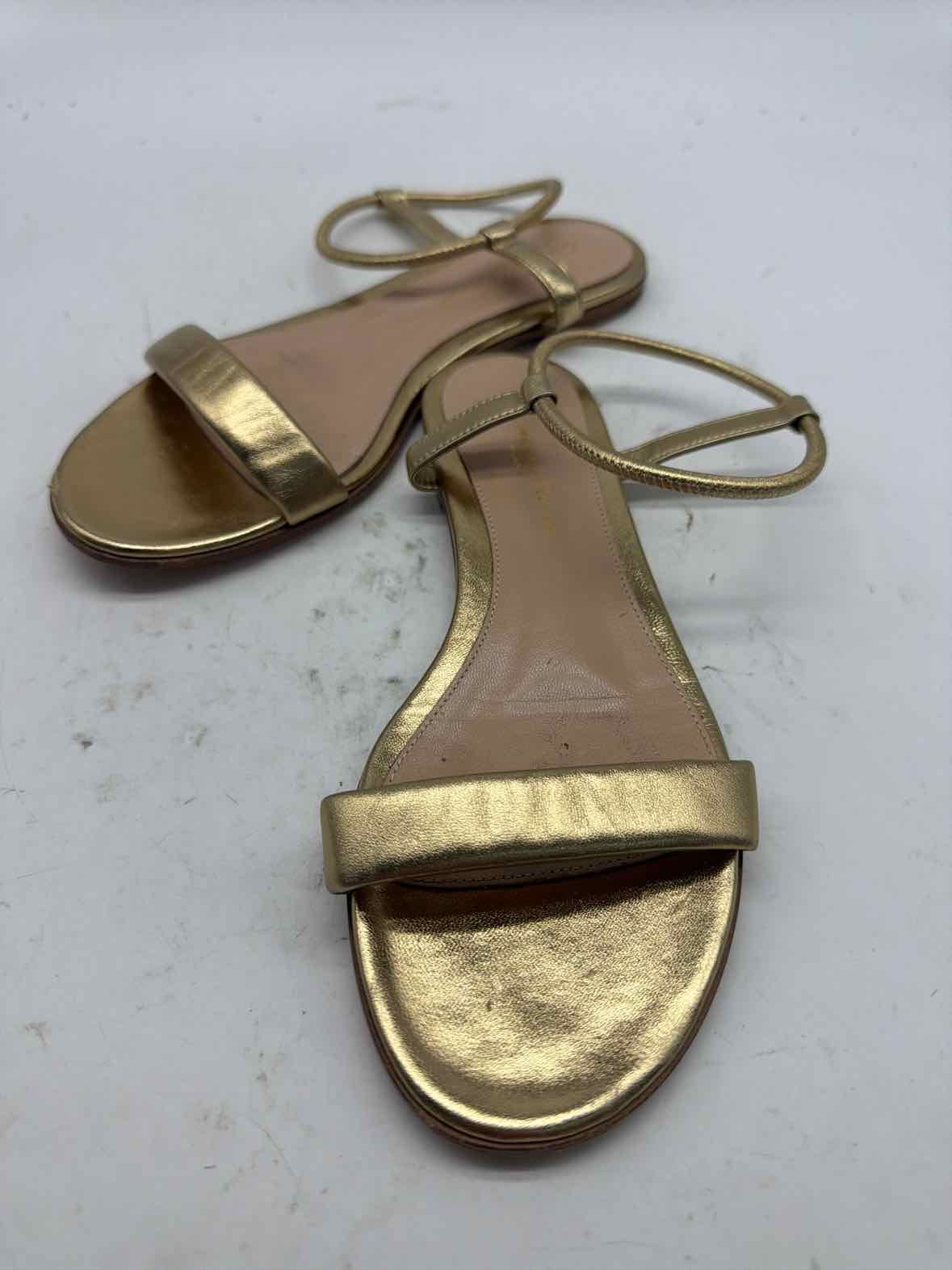 Pre-Owned Gianvito Rossi Gold Size 5 Strappy Sandals | True Fashionistas.