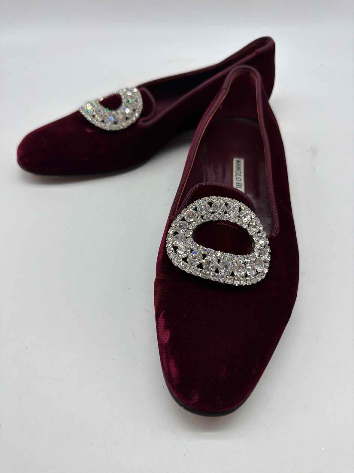 Pre-Owned Manolo Blahnik Red Size 37.5 Velvet Slip On Flats | True Fashionistas.