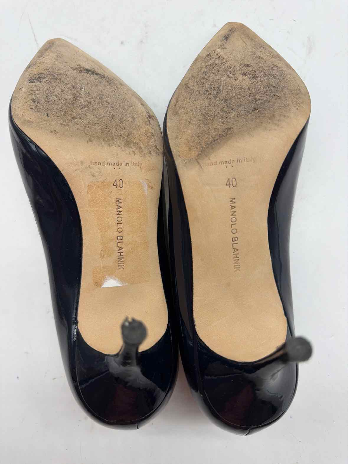 Pre-Owned Manolo Blahnik Navy Size 10 Patent Leather Pump Heels | True Fashionistas.