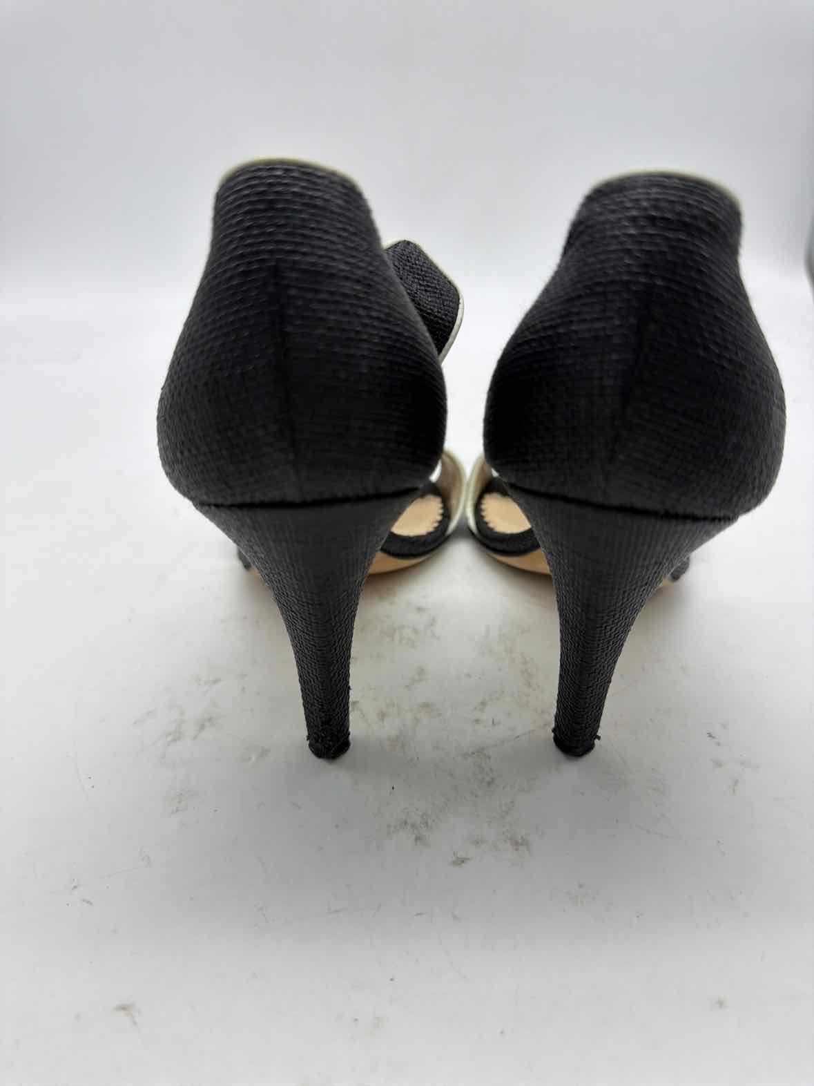 Pre-Owned Oscar de la Renta Black Size 37.5 Ankle Strap Heels | True Fashionistas.