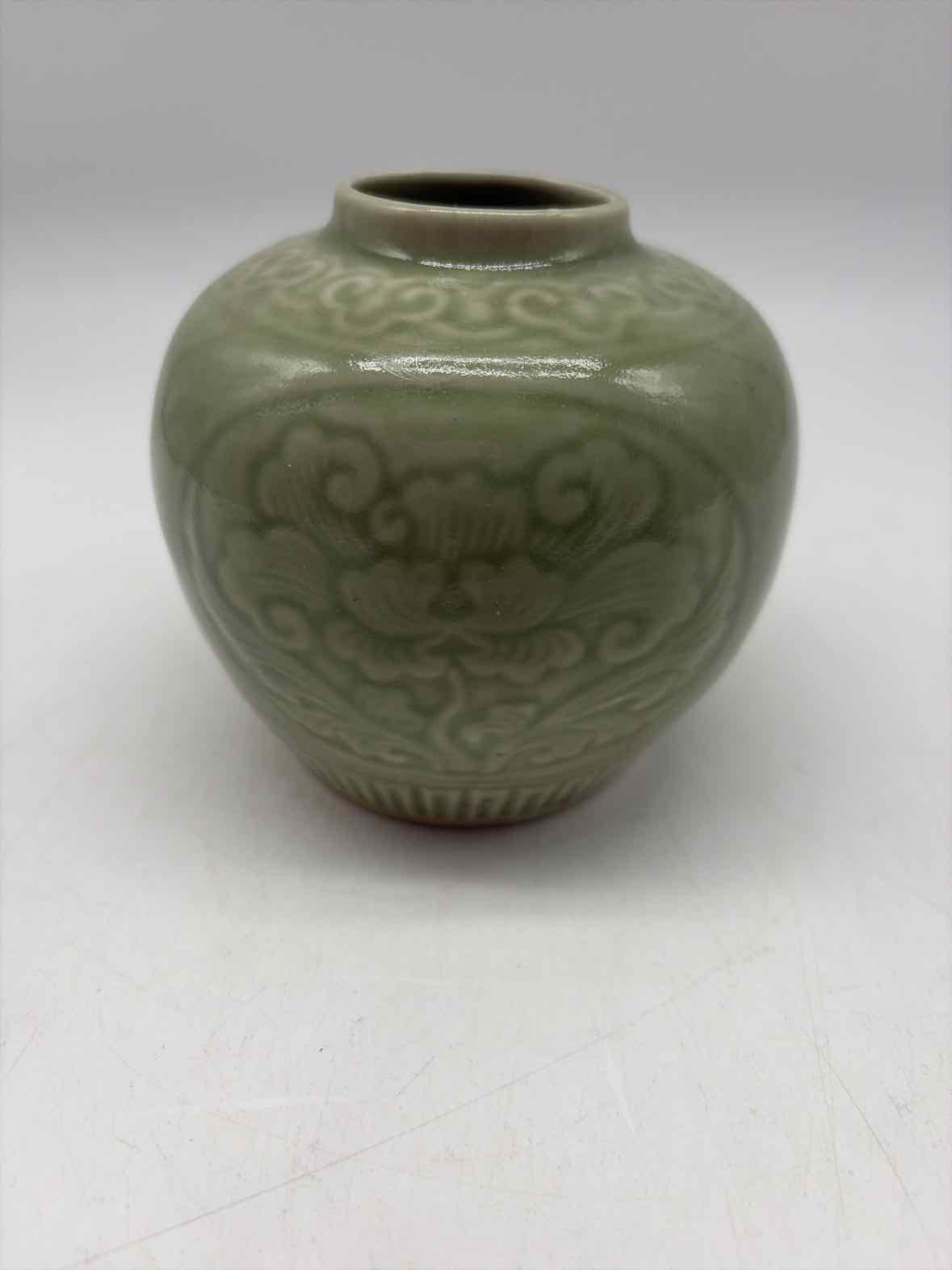 Chinese Celadon Vase | True Fashionistas.