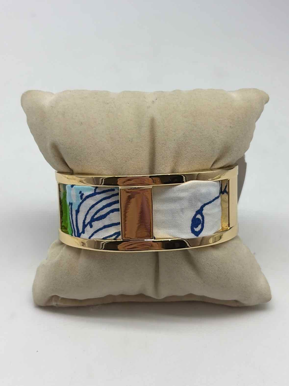 Lilly Pulitzer Gold and White Printed Fabric Bracelet | True Fashionistas.