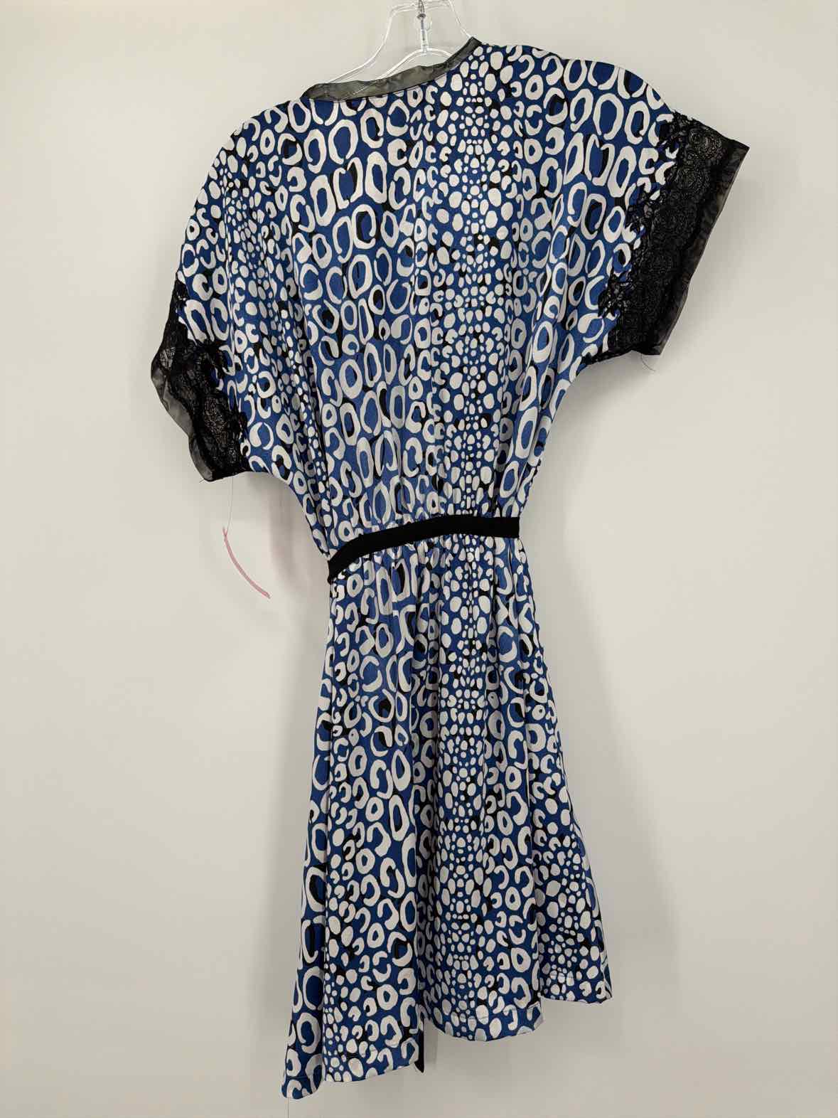 Pre-Owned Oscar de la Renta Pink Label Blue Size Small Robe | True Fashionistas.