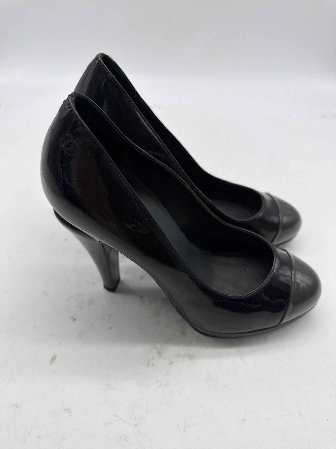 Pre-Owned Chanel Black Size 7 Patent Leather Pump Heels | True Fashionistas.
