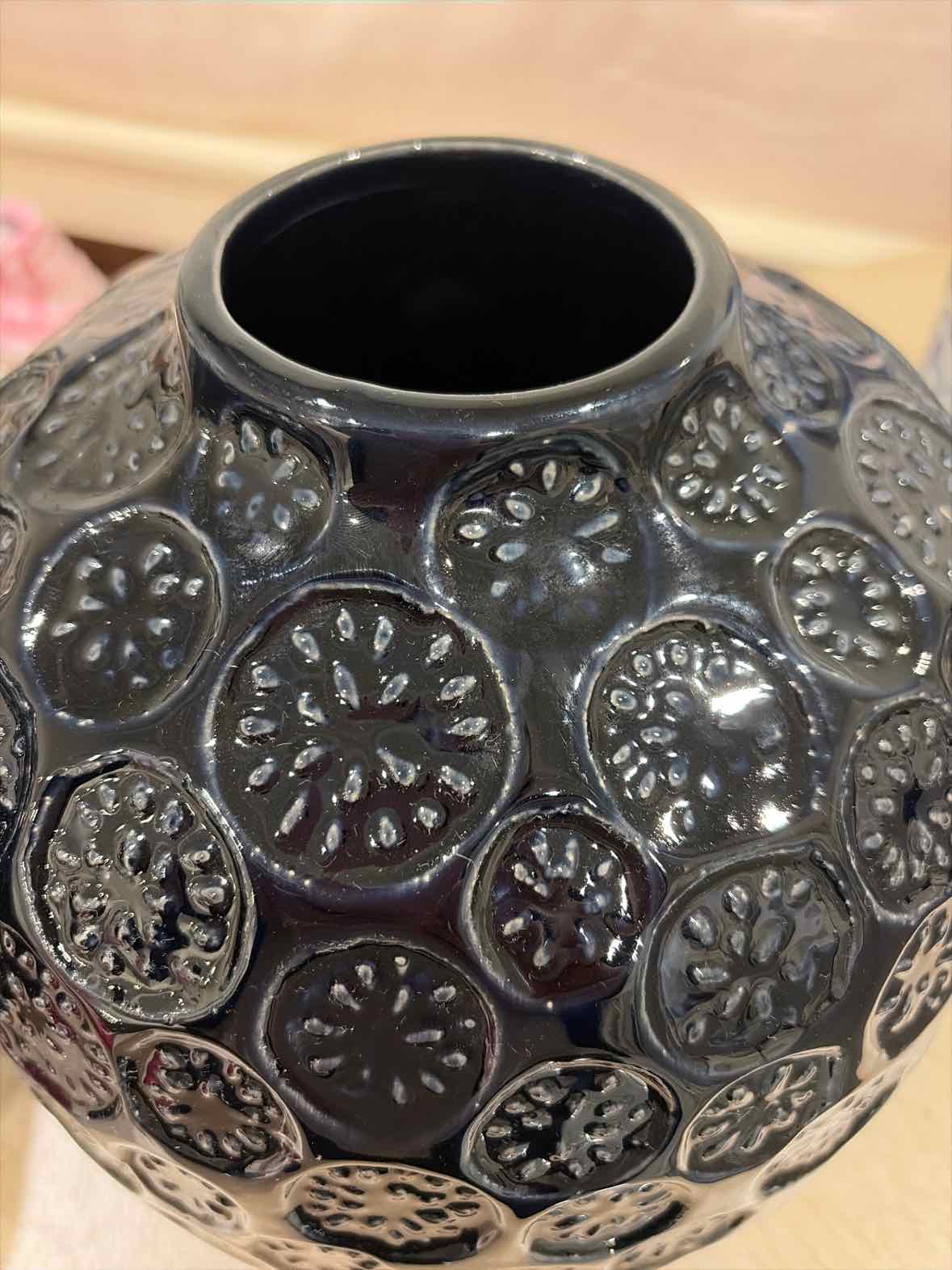 Navy Ceramic Vase | True Fashionistas.