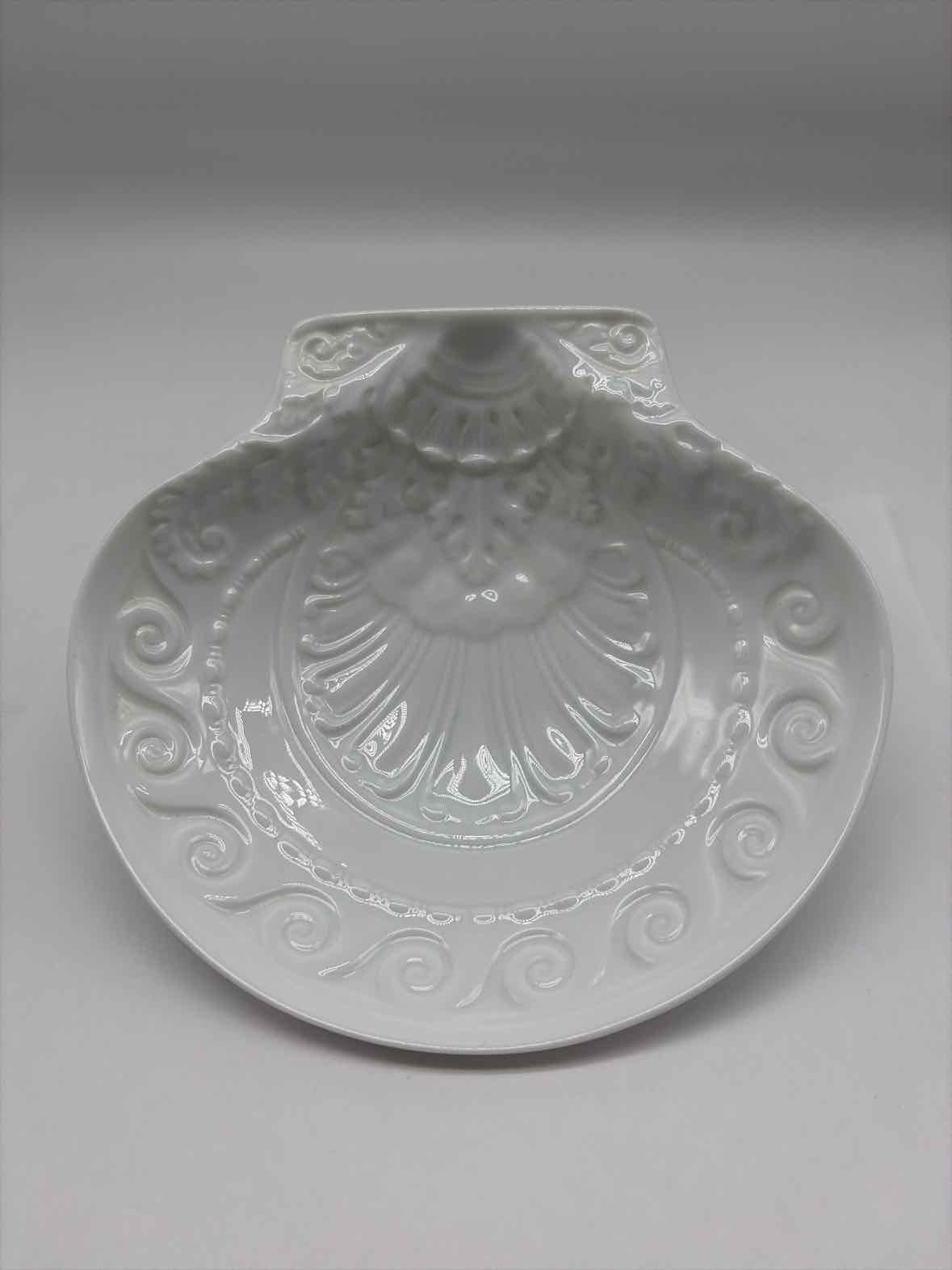 Bernardaud Louvre Shell Porcelain Dish | True Fashionistas.