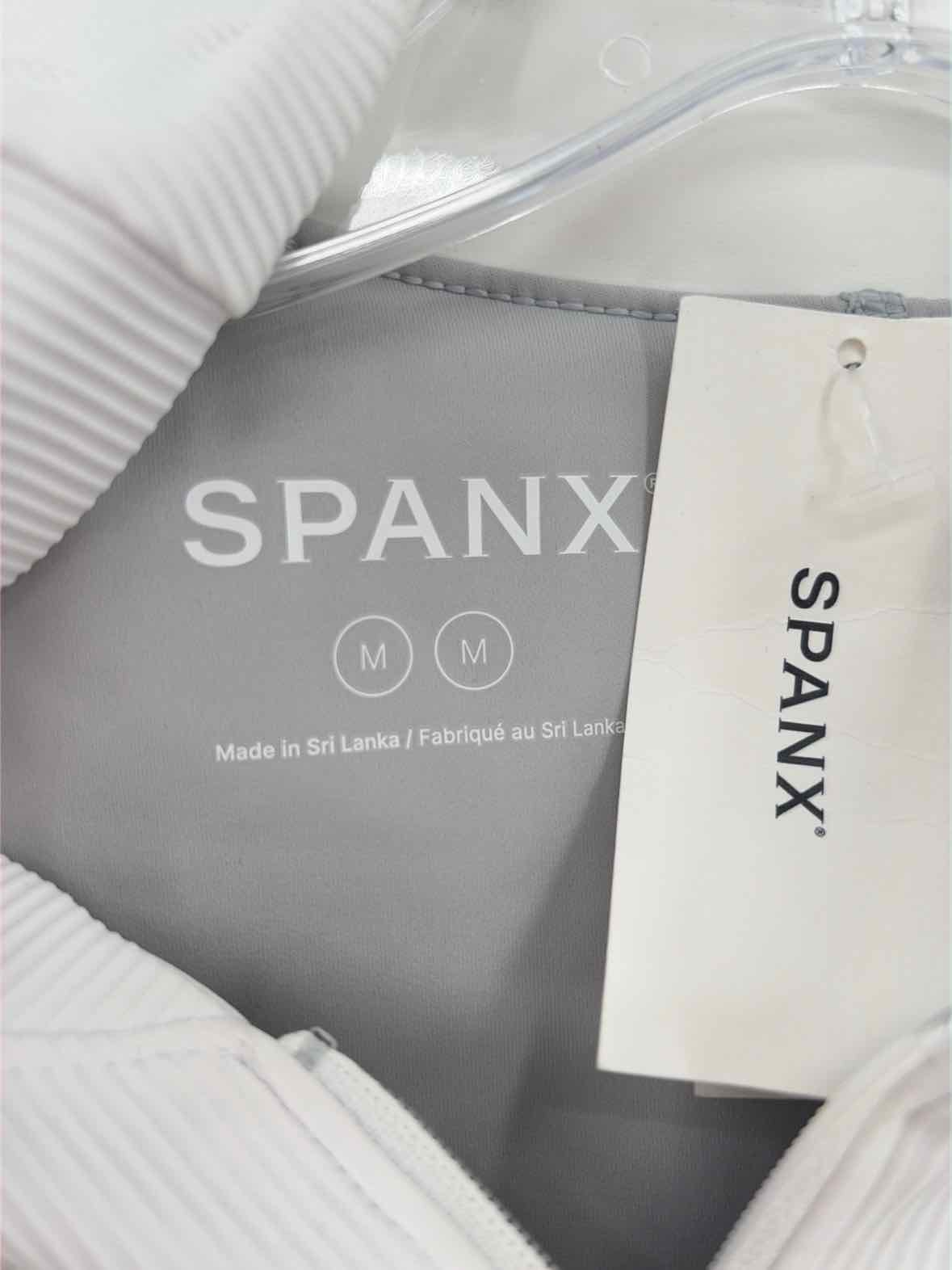 Pre-Owned Spanx White Size Medium Short Long Sleeve Dress | True Fashionistas.