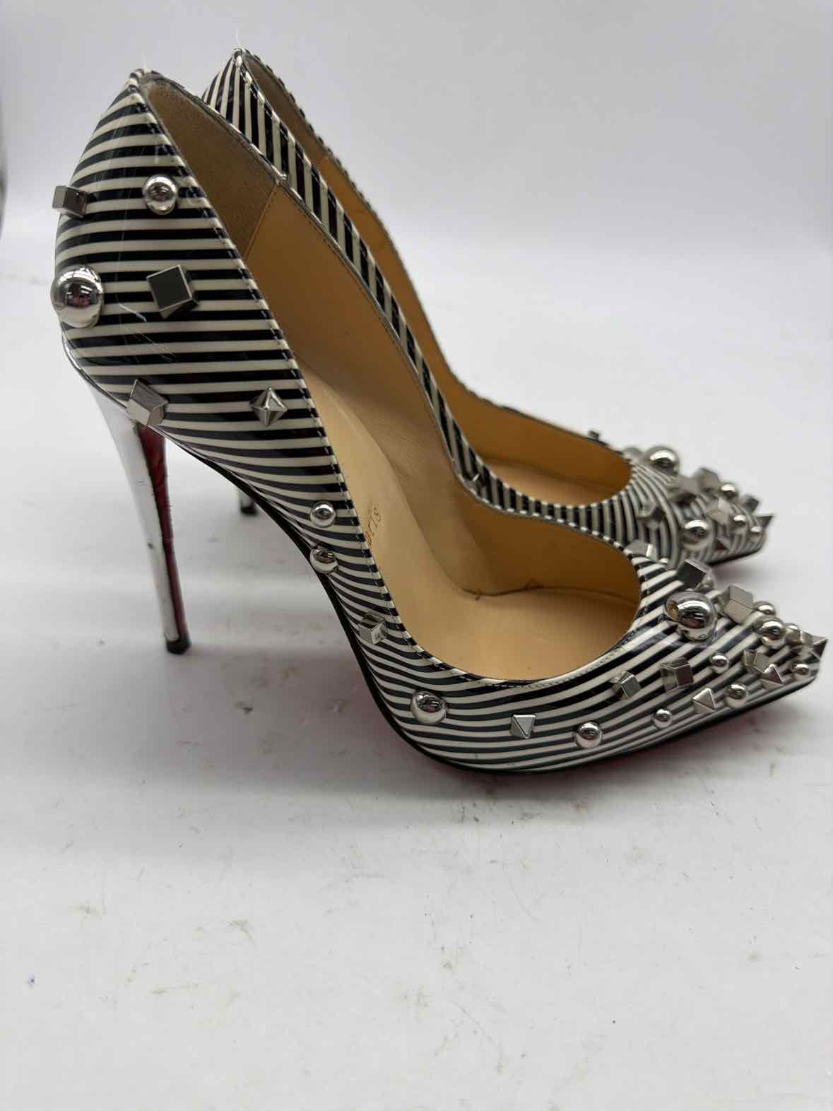 Pre-Owned Christian Louboutin Black Size 6.5 Pump Heels | True Fashionistas.