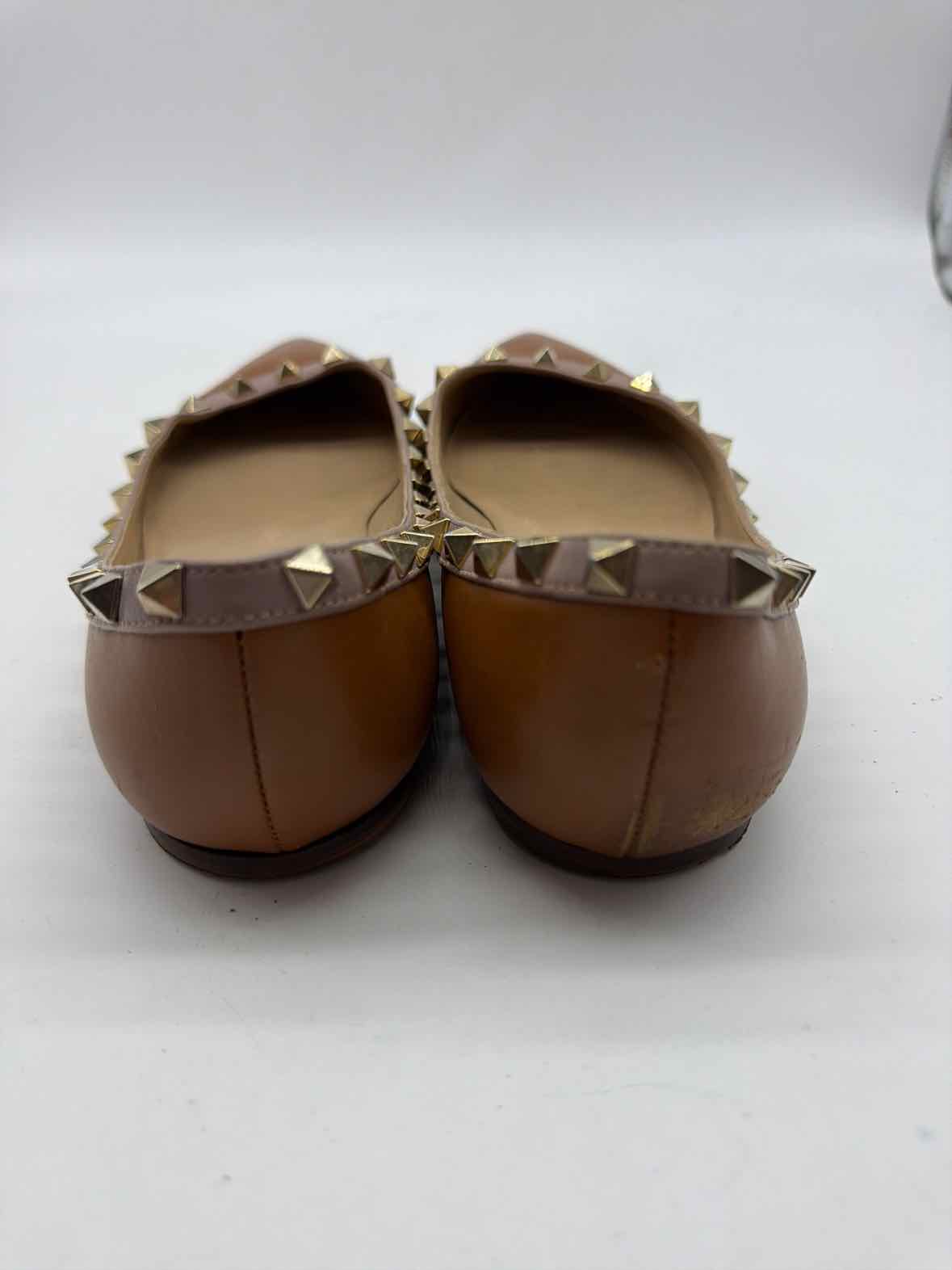 Pre-Owned Valentino Tan Size 39 Rockstud Slip On Flats | True Fashionistas.