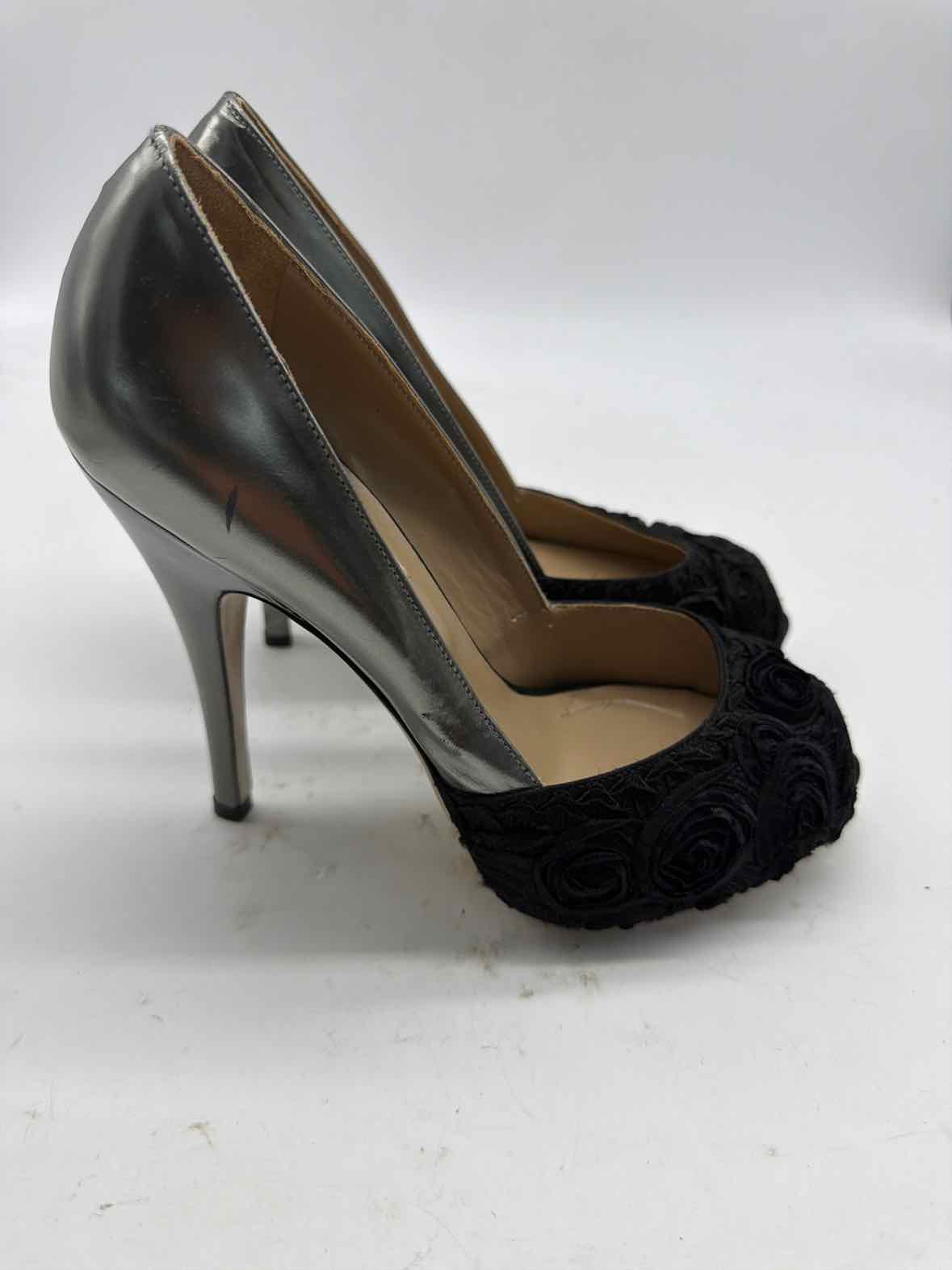Pre-Owned Valentino Black Size 6 Peep Toe Heels | True Fashionistas.
