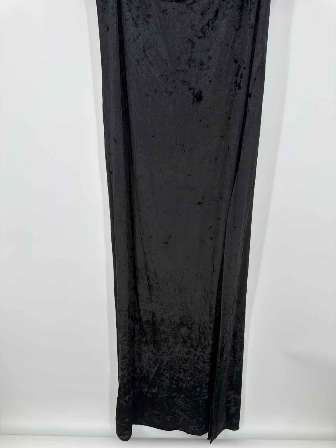Pre-Owned SukiSo Black Size 1X Velvet Long Sleeveless Dress | True Fashionistas.